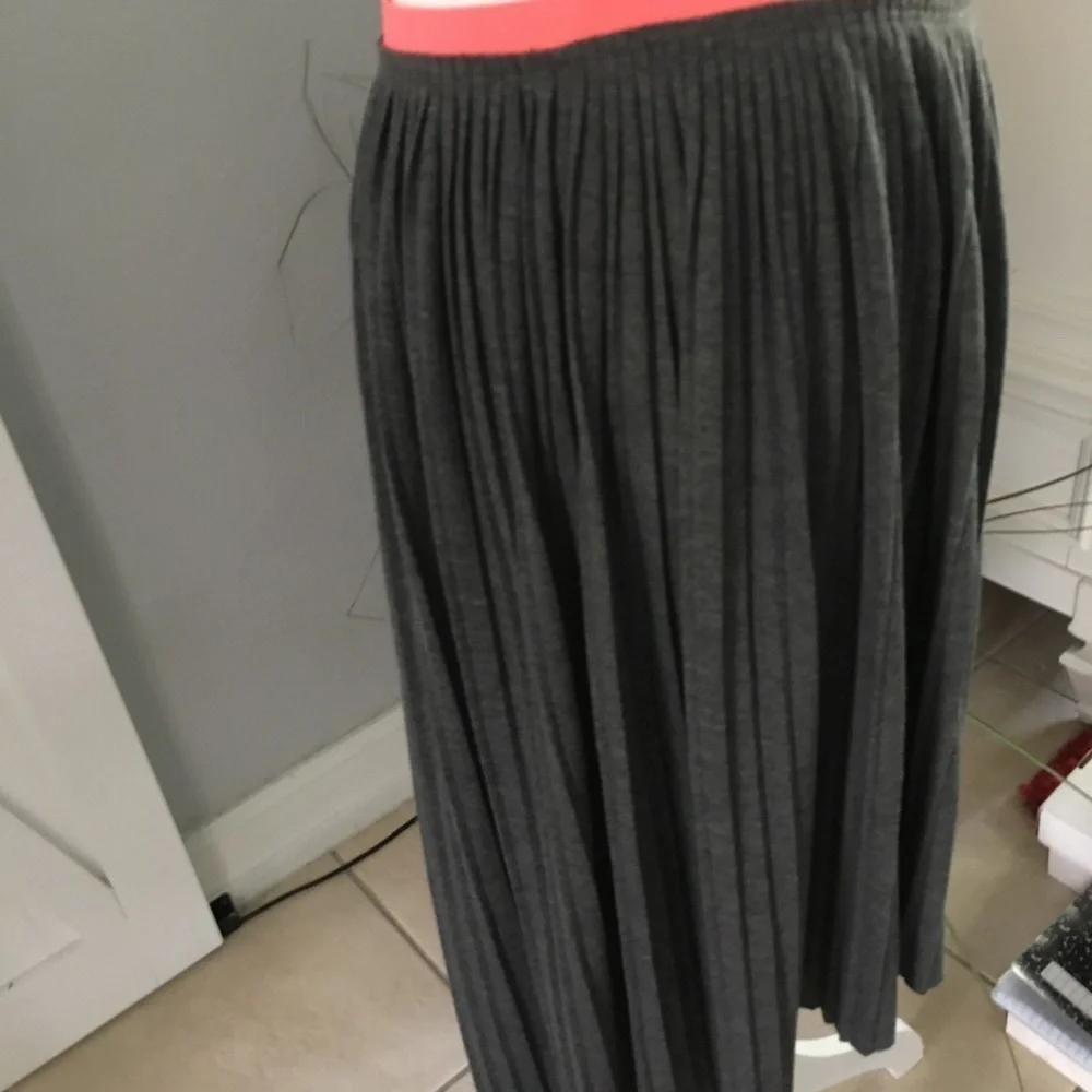 American eagle Hi-Lo Great skirt with pink waistband. Size Medium